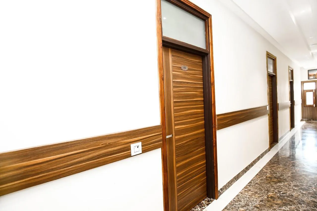 Hotel Woodcrest Zirakpur Chandigarh- Best Family Hotel - Luxurious Rooms - Unit Of Sidham Group 4*,