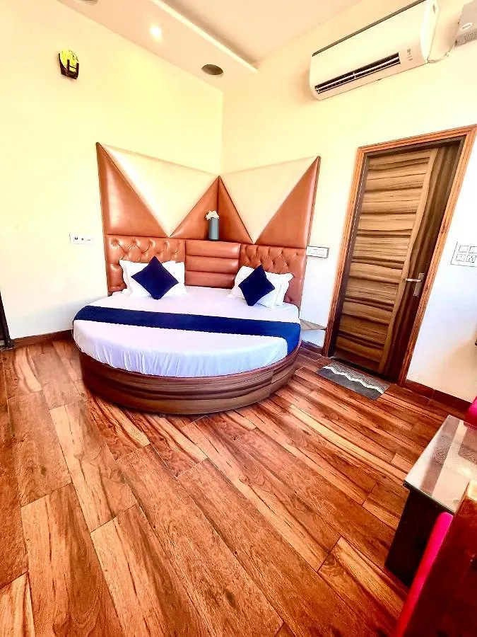 Hotel Woodcrest Zirakpur Chandigarh- Best Family Hotel - Luxurious Rooms - Unit Of Sidham Group