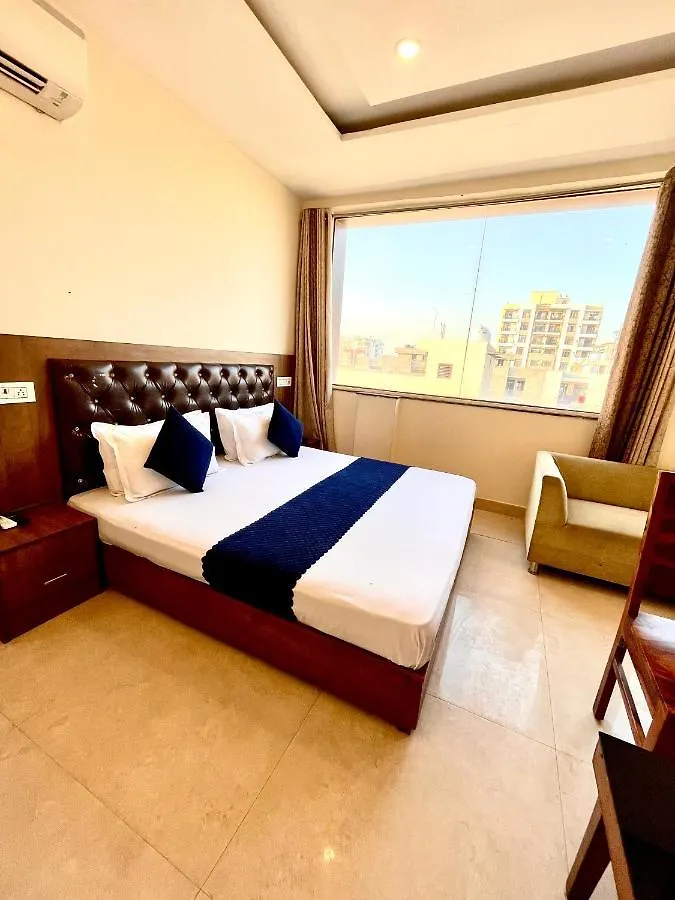 Hotel Woodcrest Zirakpur Chandigarh- Best Family Hotel - Luxurious Rooms - Unit Of Sidham Group