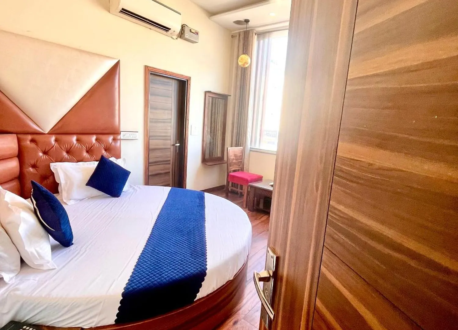 Hotel Woodcrest Zirakpur Chandigarh- Best Family Hotel - Luxurious Rooms - Unit Of Sidham Group India