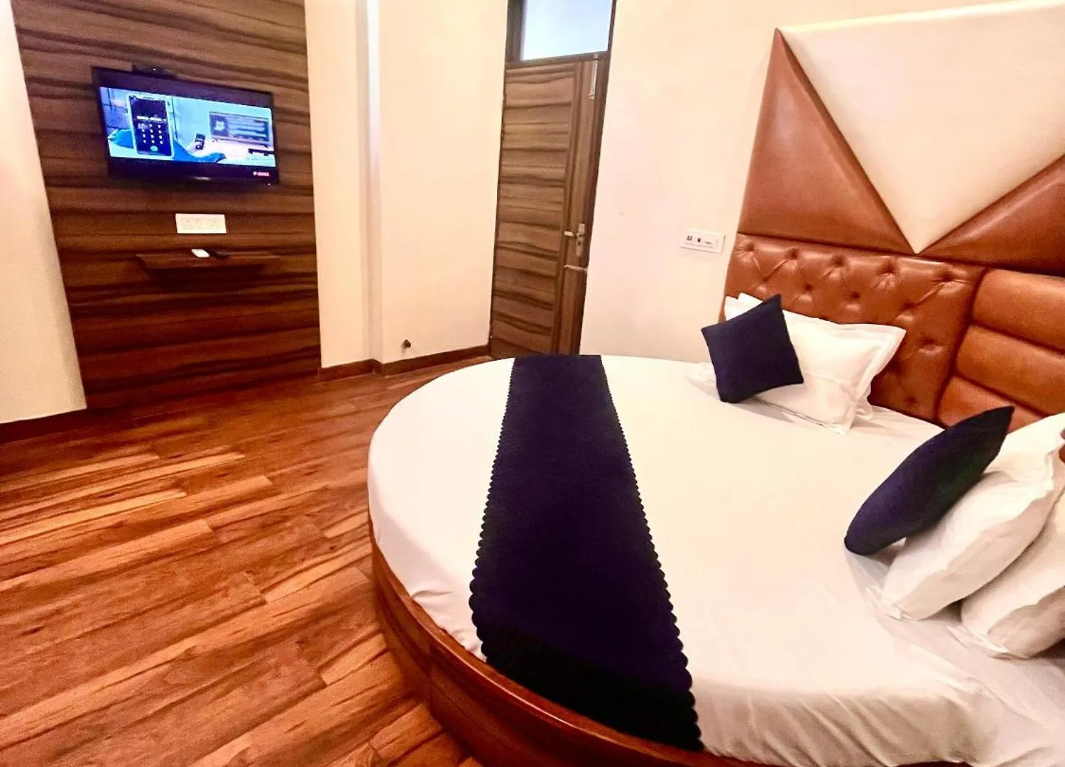 Hotel Woodcrest Zirakpur Chandigarh- Best Family Hotel - Luxurious Rooms - Unit Of Sidham Group India